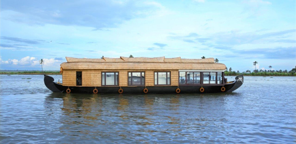 three-bedroom-houseboat