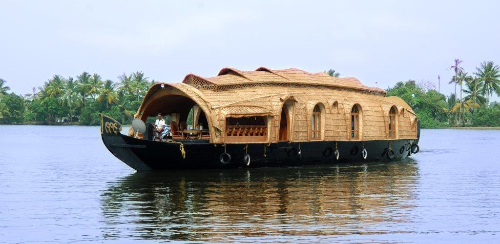 one-bedroom-houseboat-alleppey-exterior