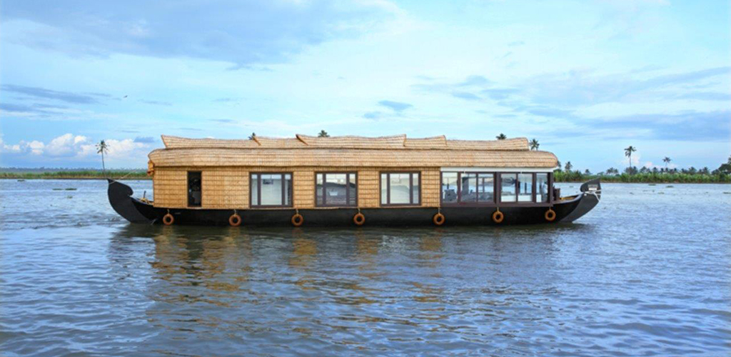 three-bedroom-houseboat-alleppey-exterior
